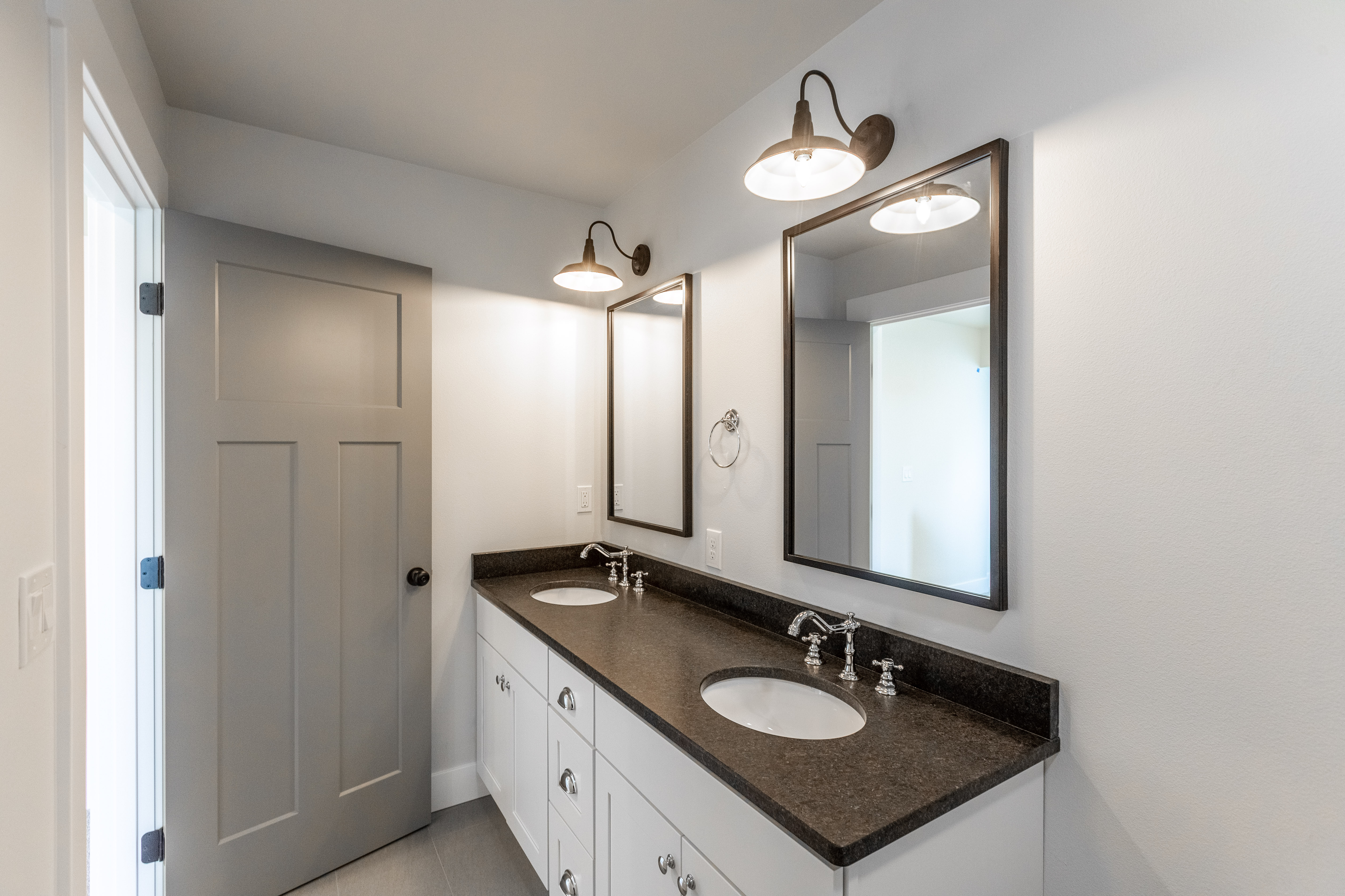 Contemporary Farmhouse 820