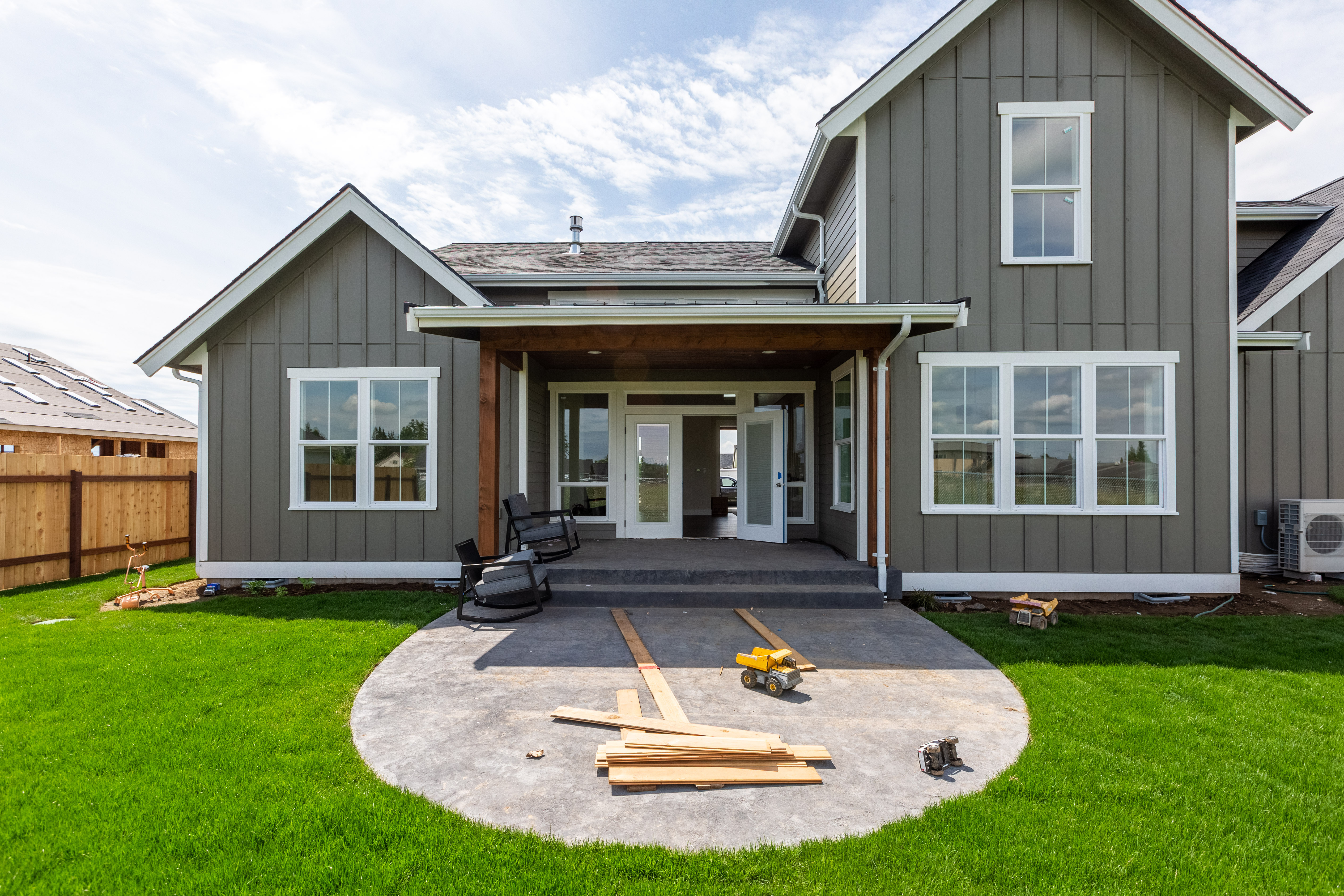 Contemporary Farmhouse 820
