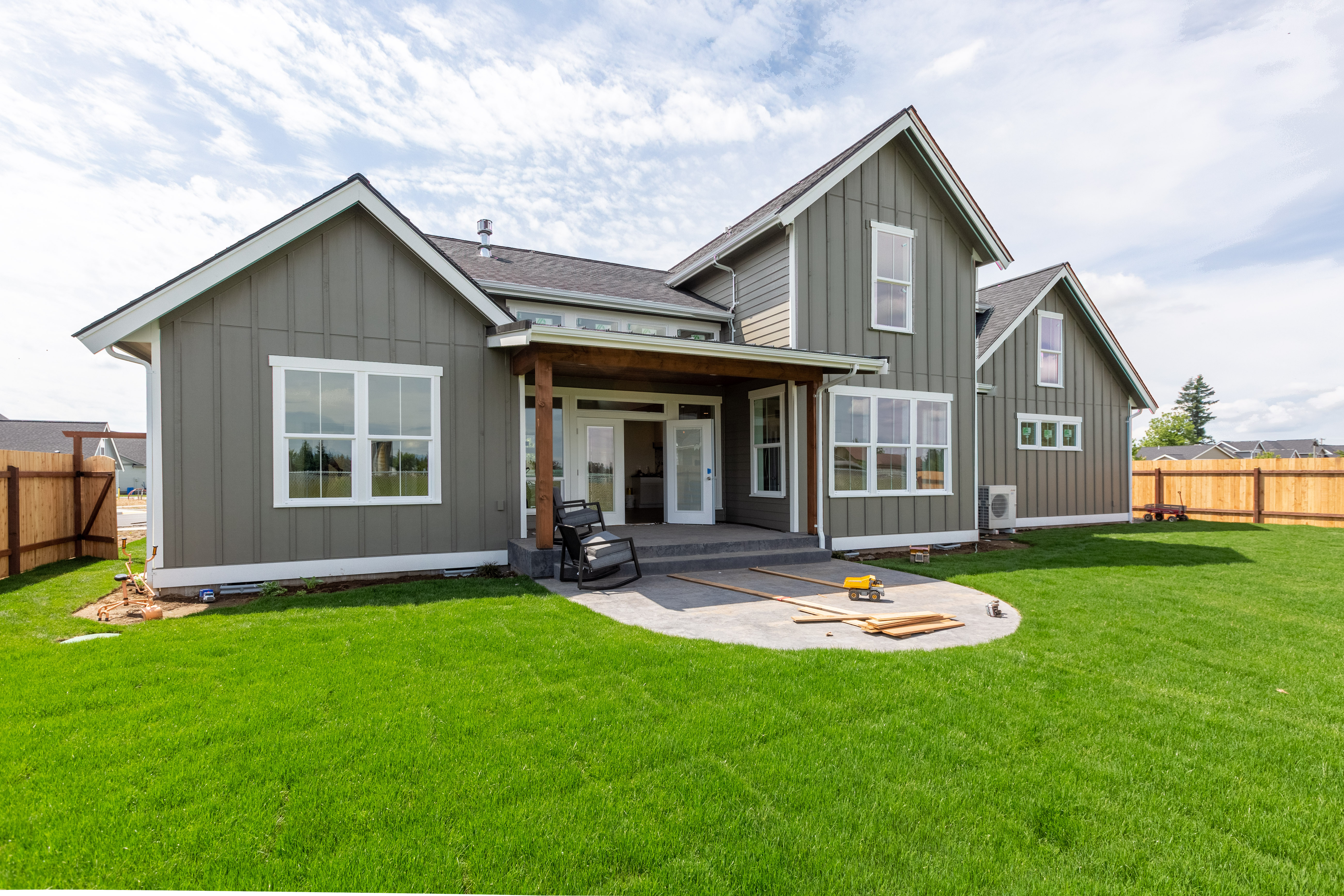 Contemporary Farmhouse 820