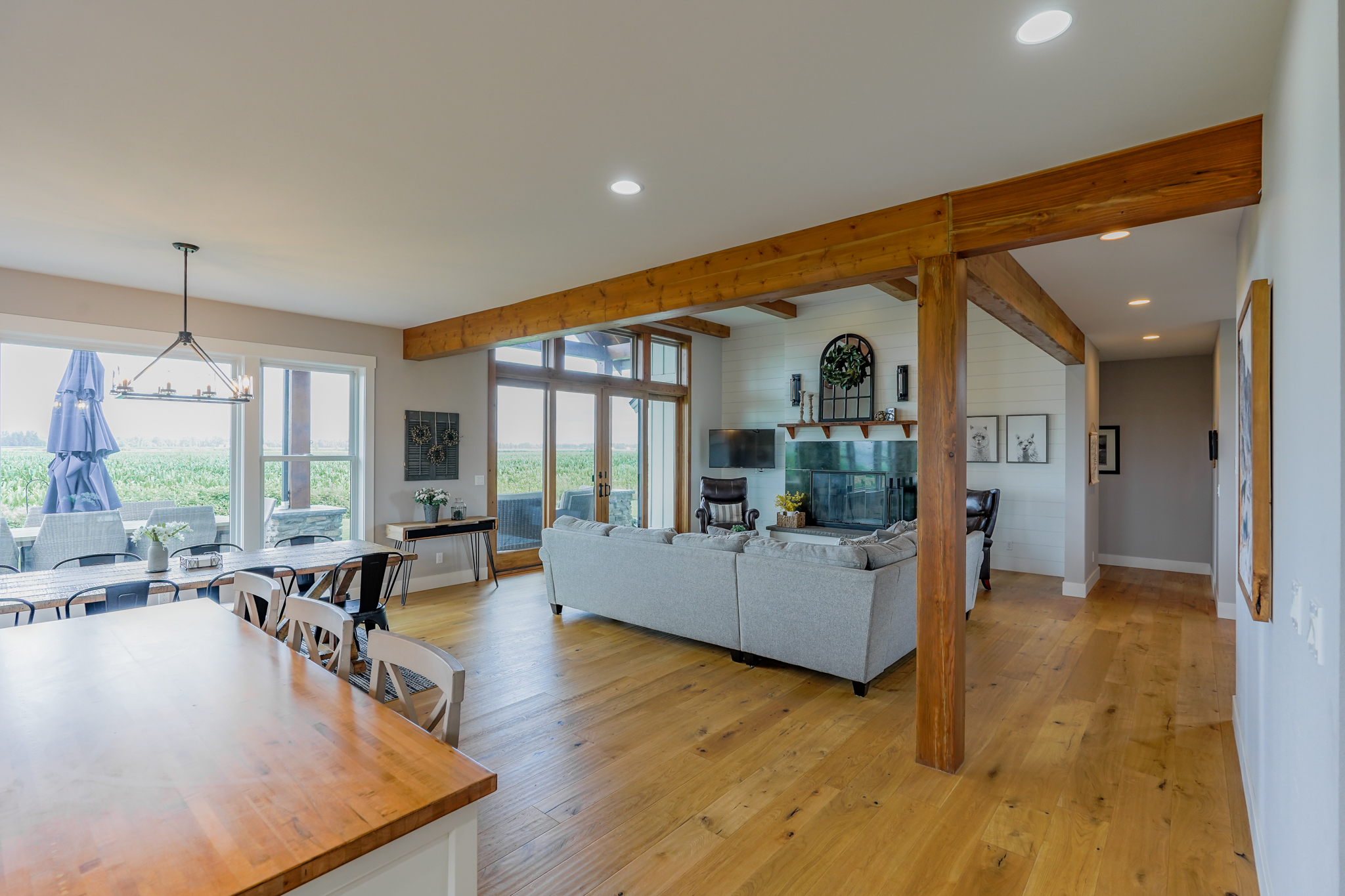 Contemporary Farmhouse 845