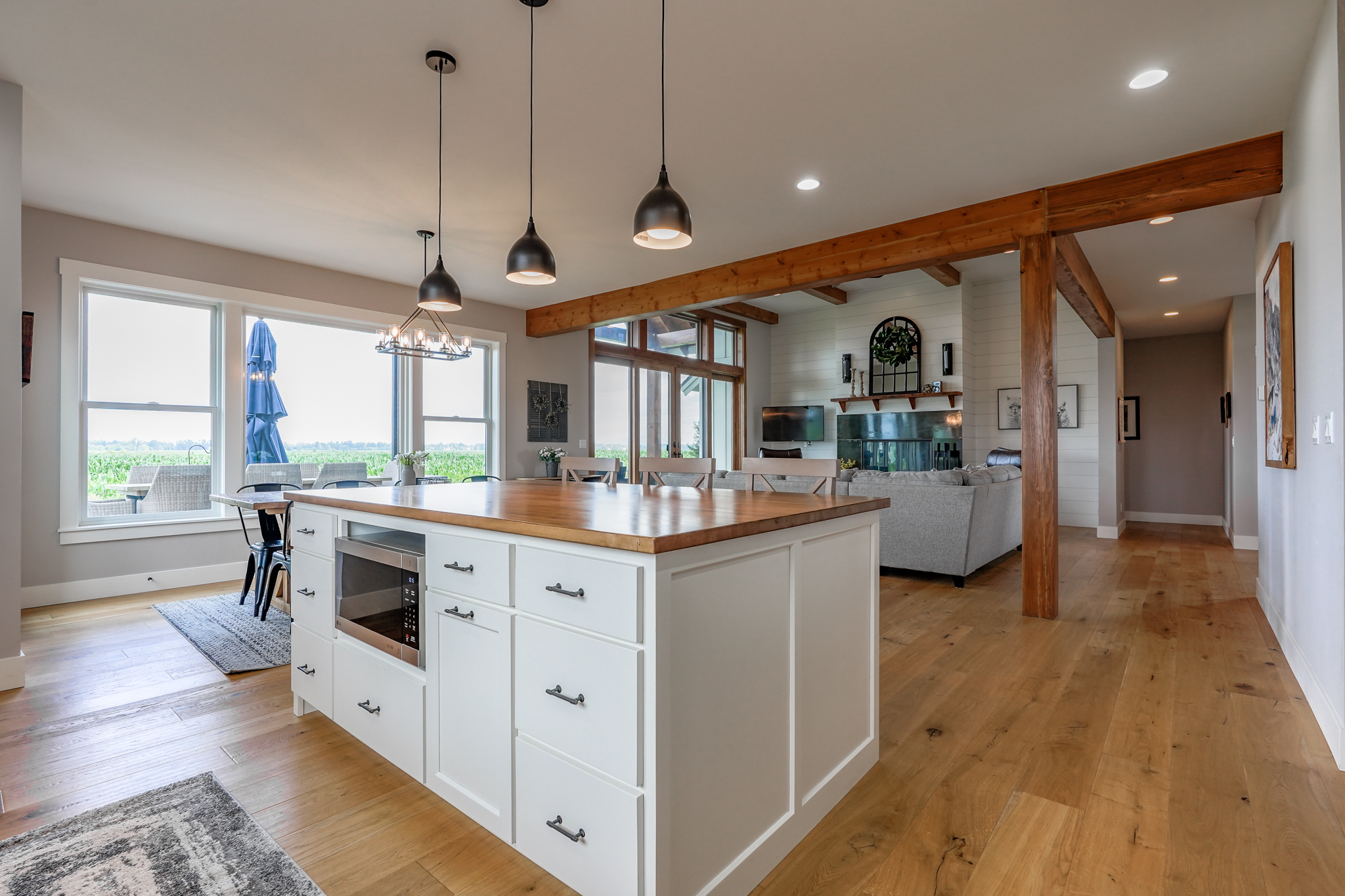 Contemporary Farmhouse 845