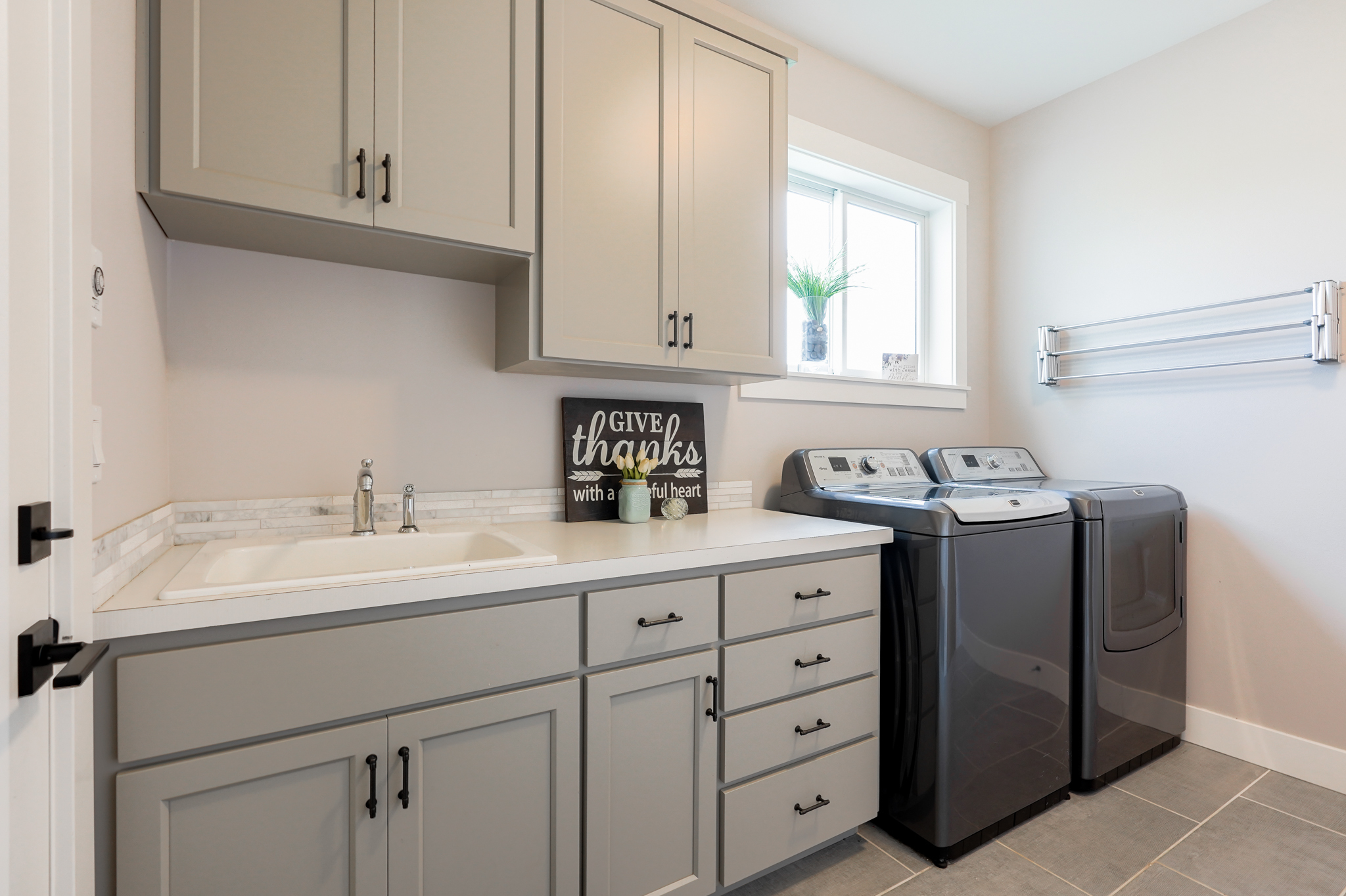 Contemporary Farmhouse 845