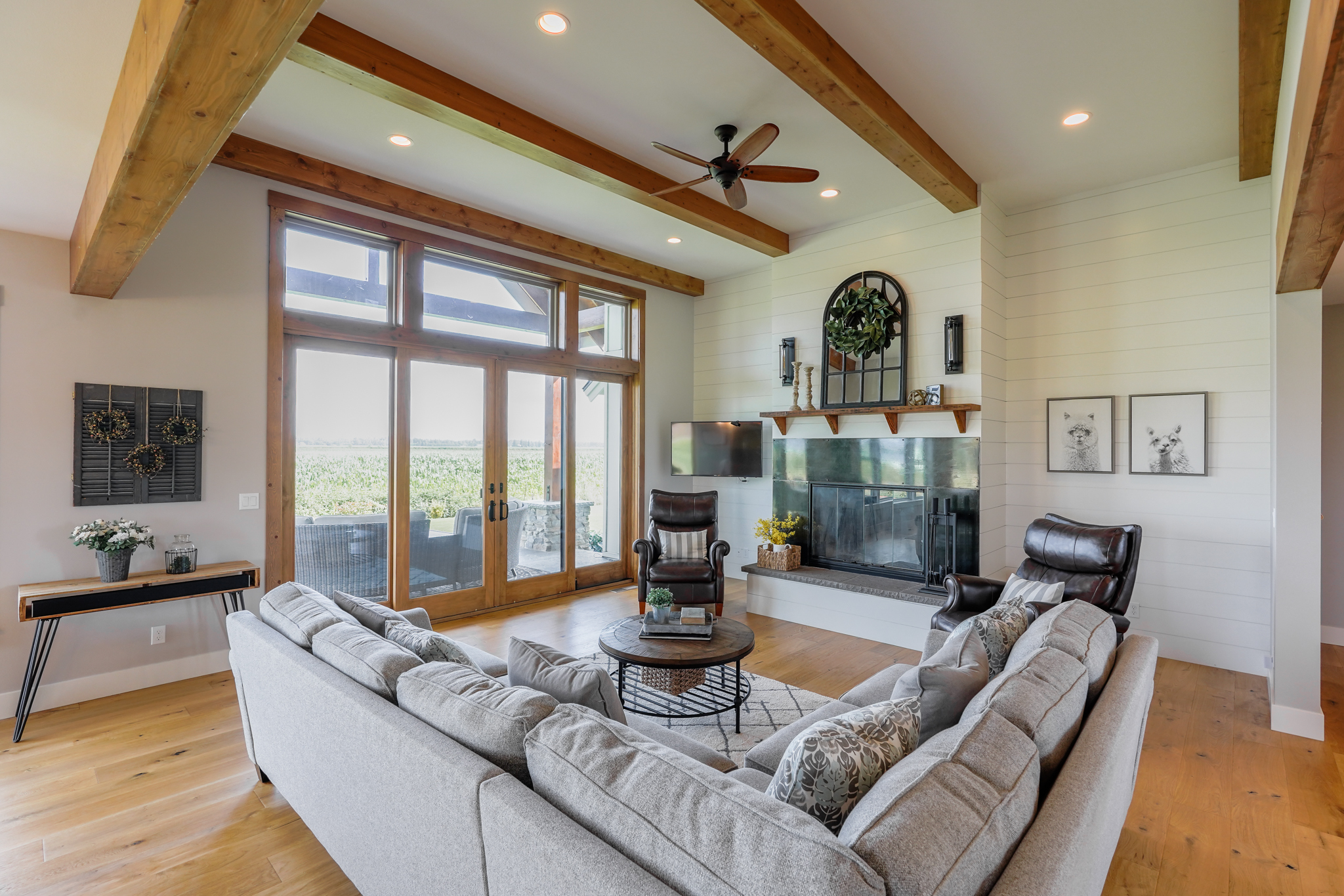 Contemporary Farmhouse 845
