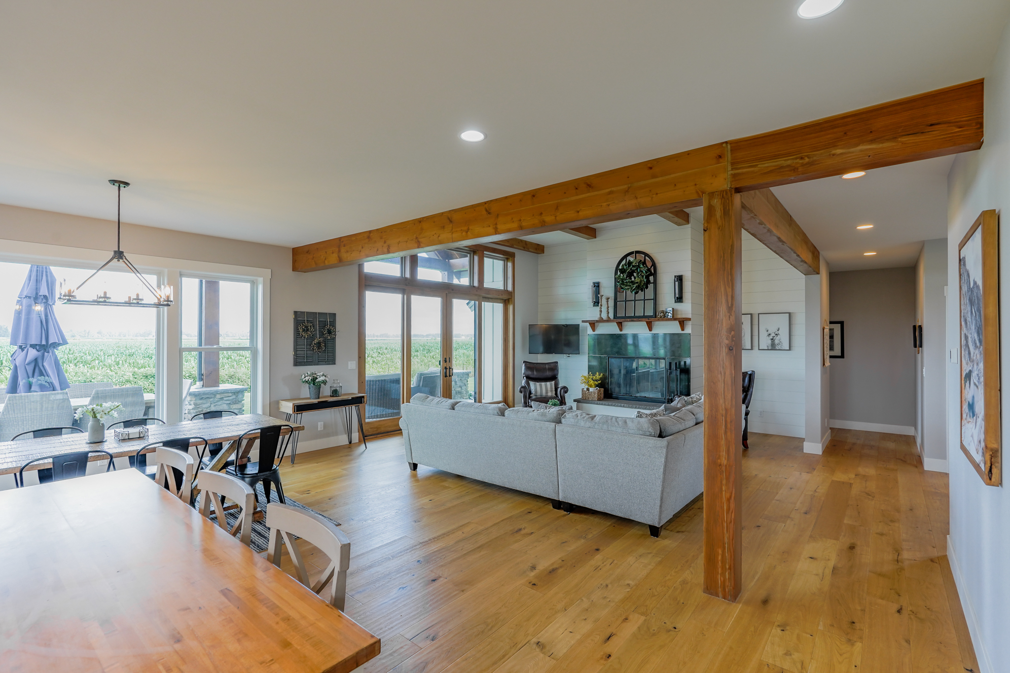 Contemporary Farmhouse 845