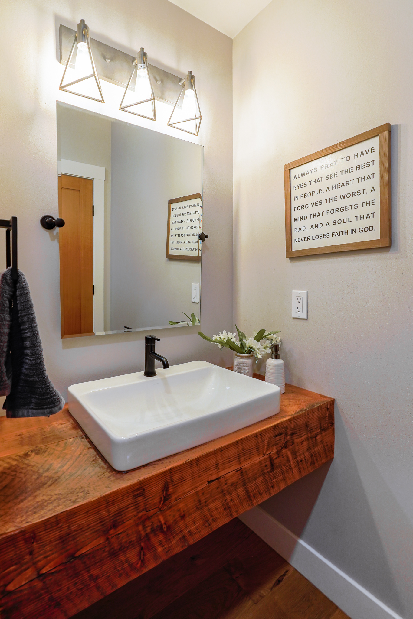 Contemporary Farmhouse 845