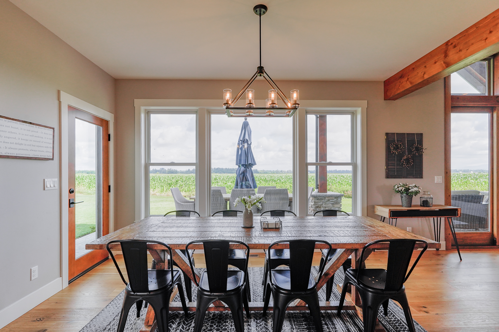 Contemporary Farmhouse 845