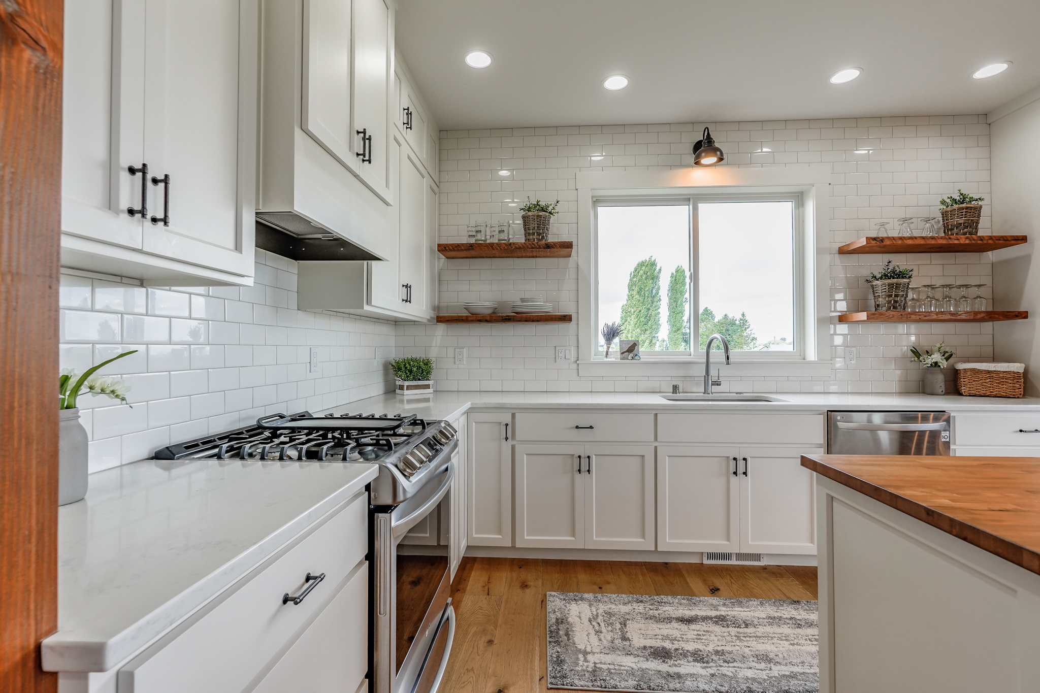 Contemporary Farmhouse 845