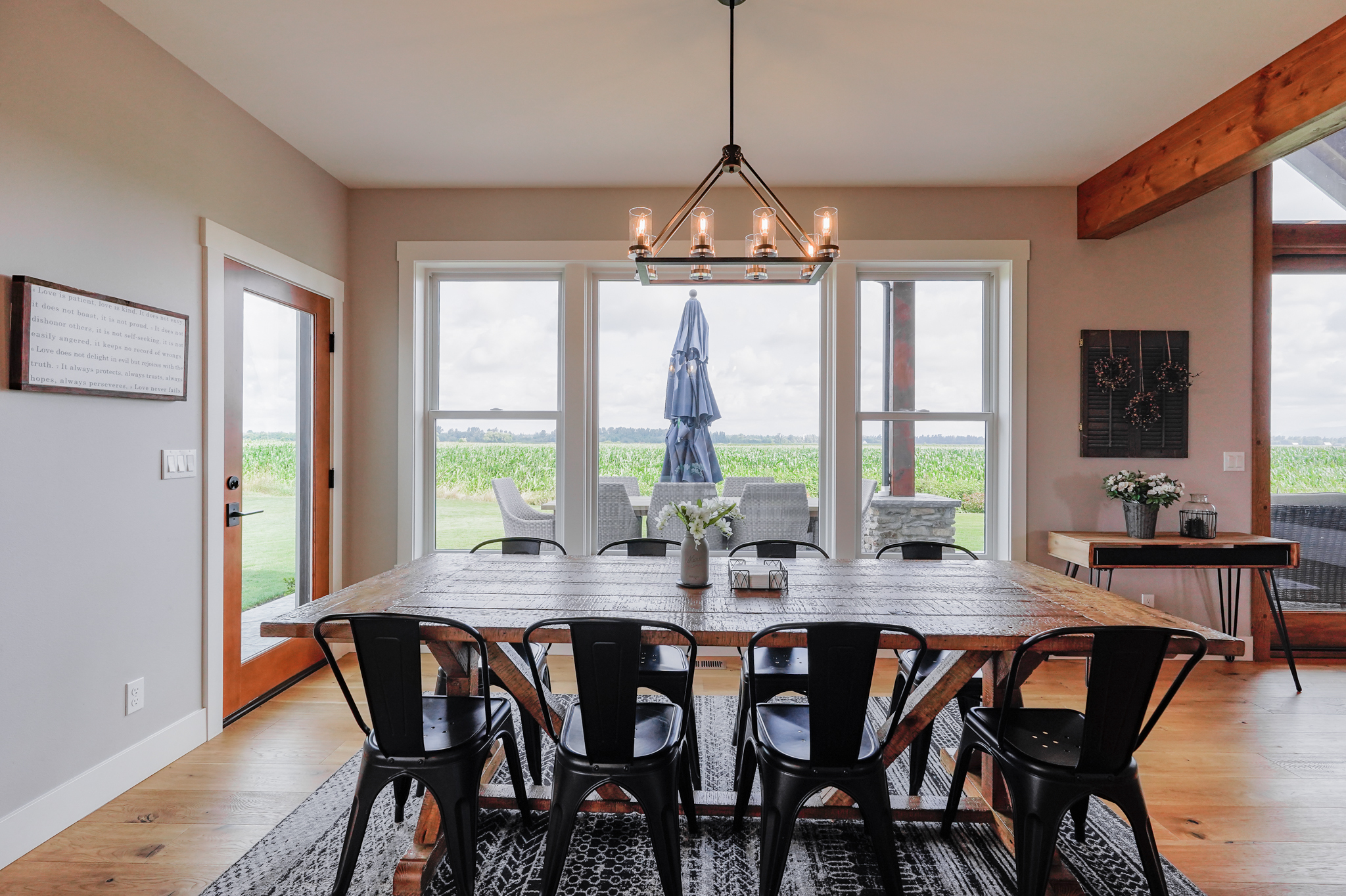 Contemporary Farmhouse 845