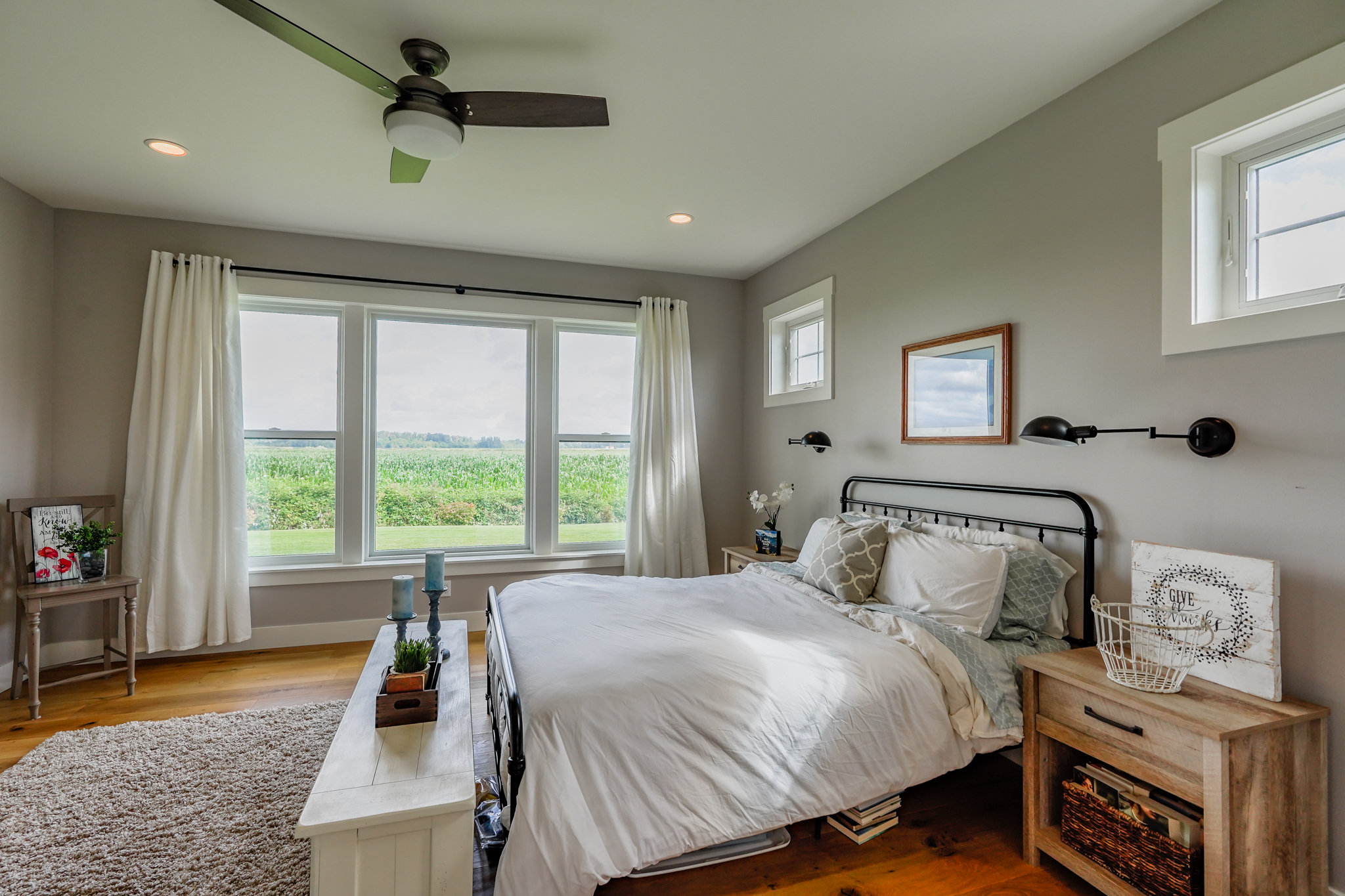 Contemporary Farmhouse 845