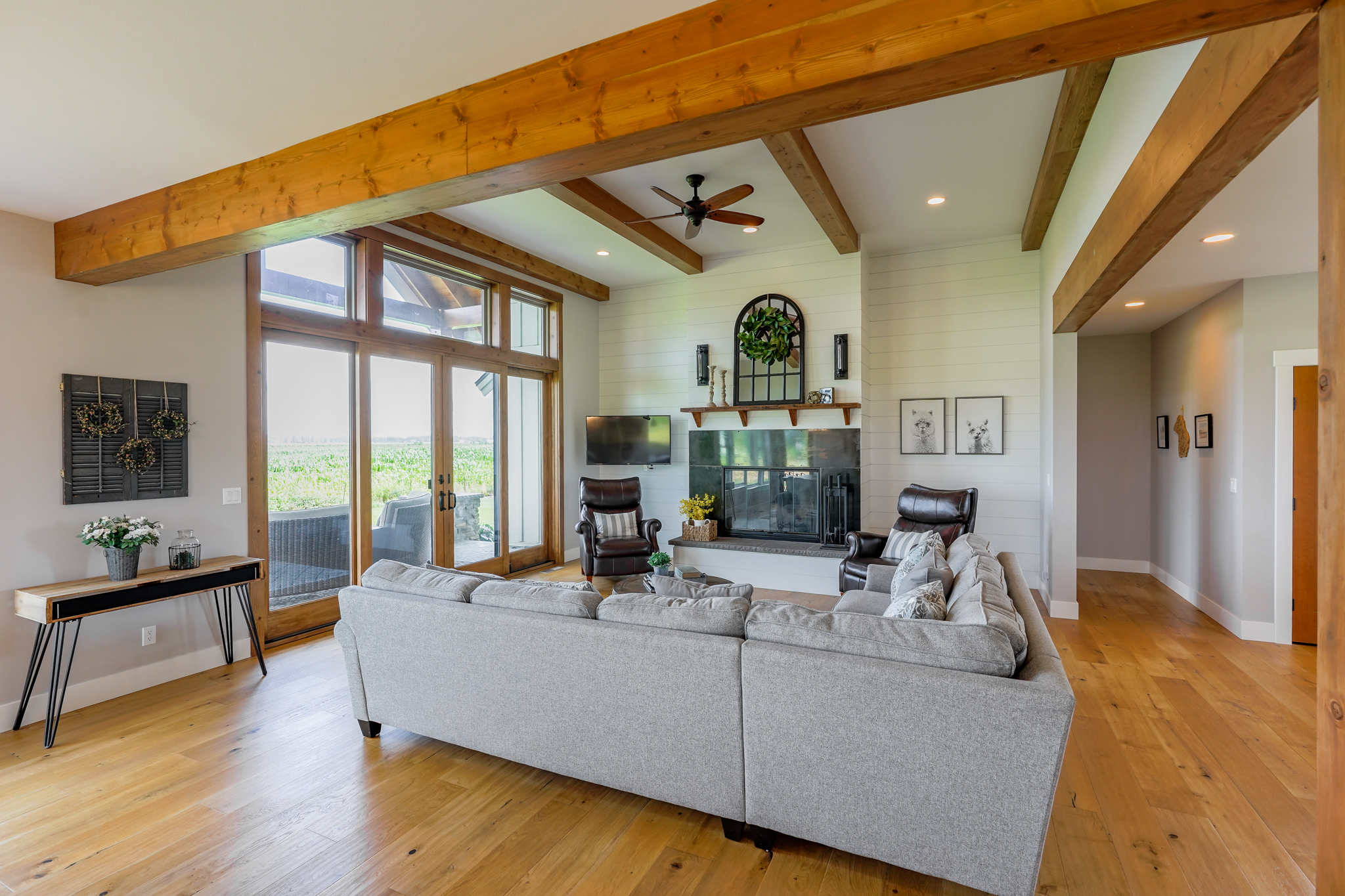 Contemporary Farmhouse 845