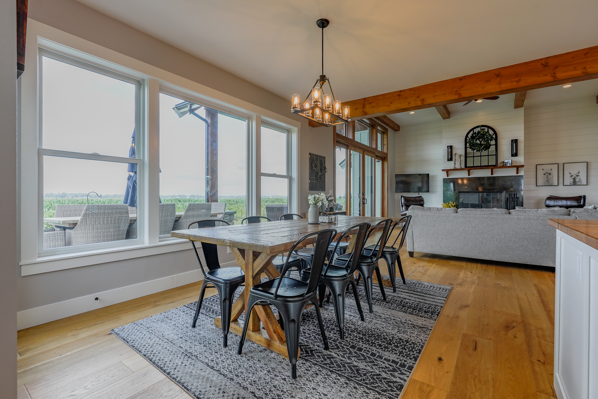 Contemporary Farmhouse 845