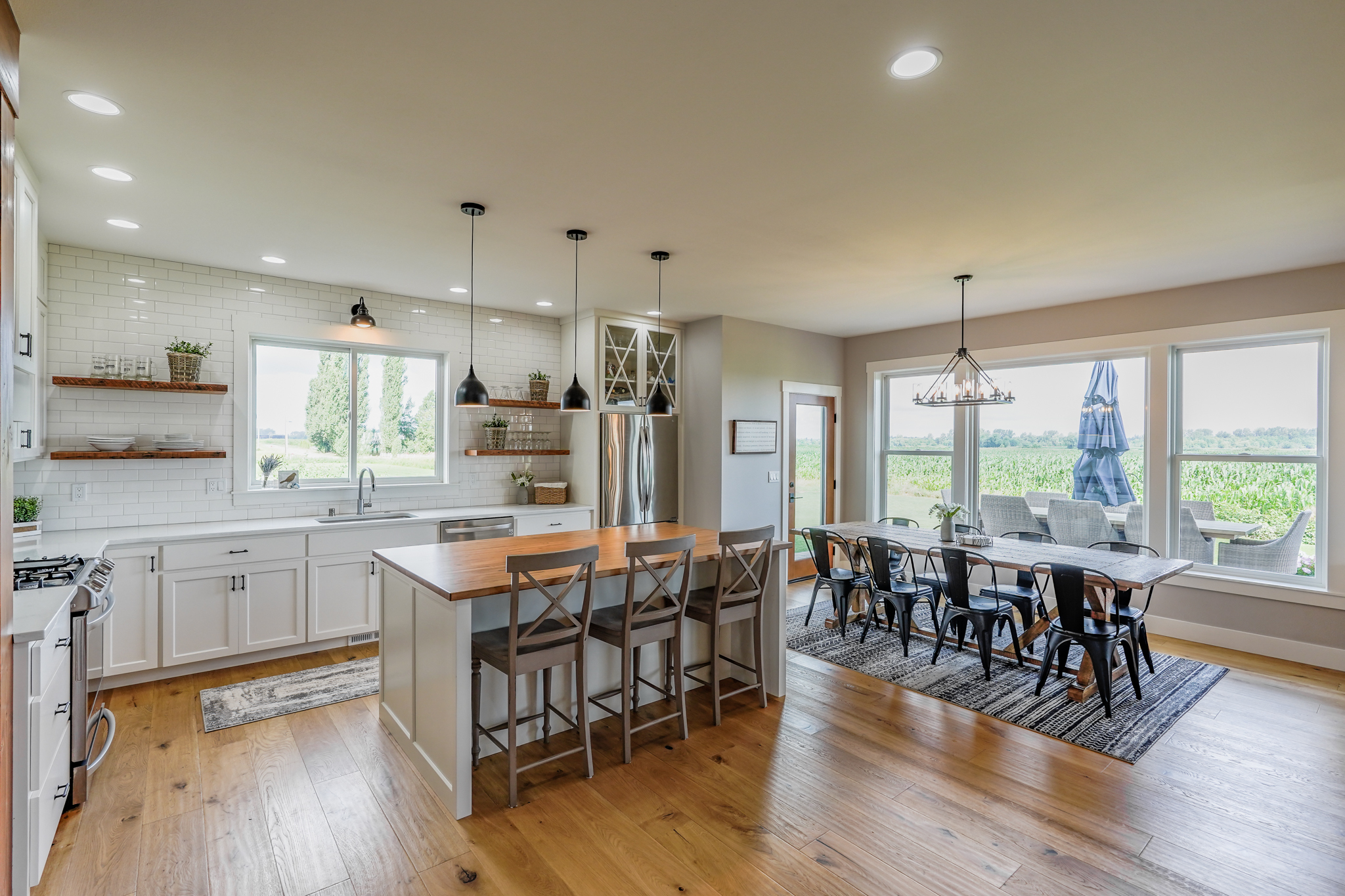 Contemporary Farmhouse 845