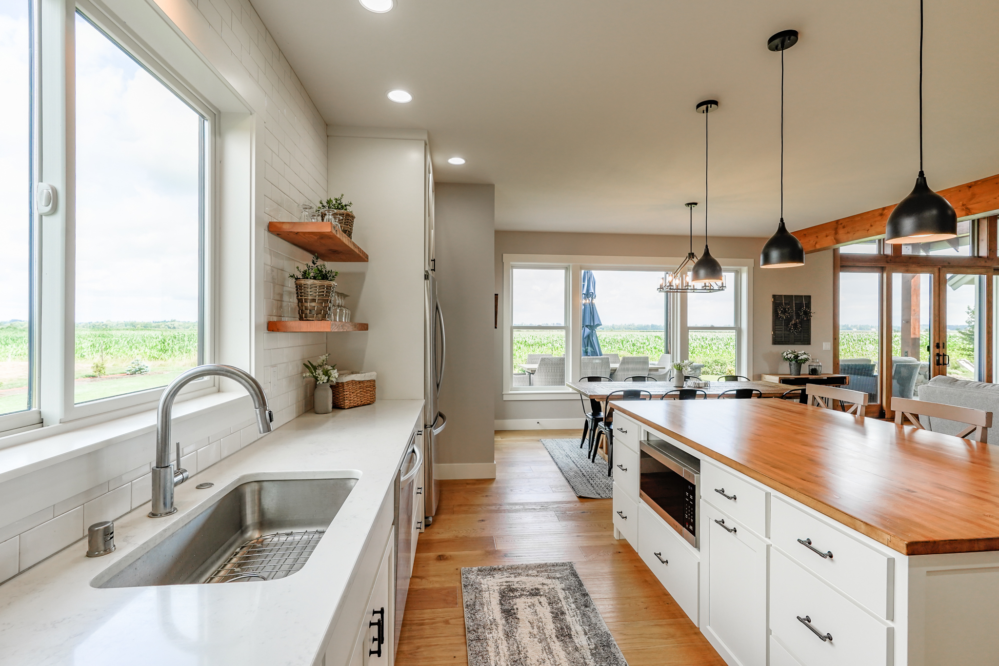 Contemporary Farmhouse 845