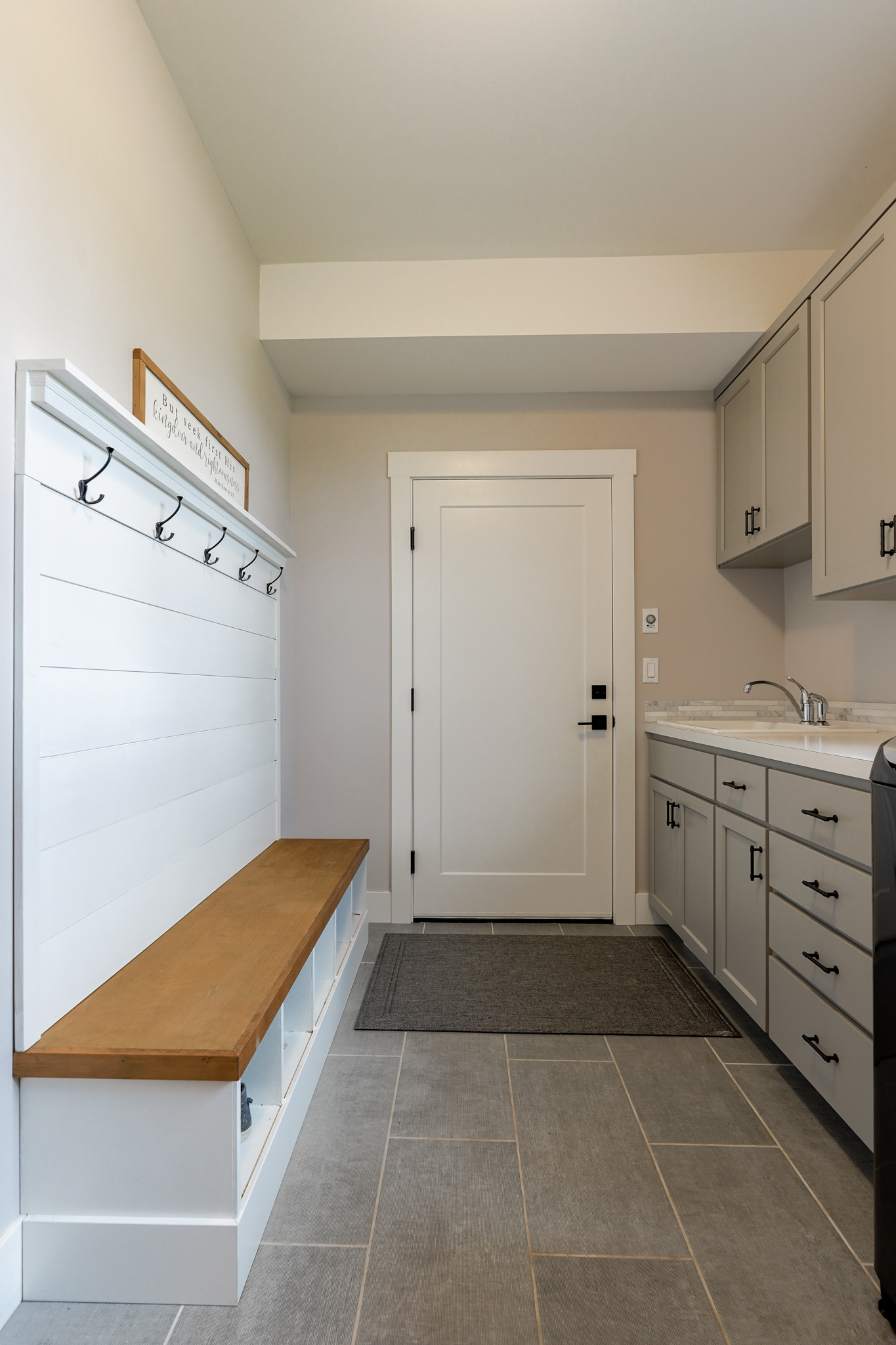 Contemporary Farmhouse 845