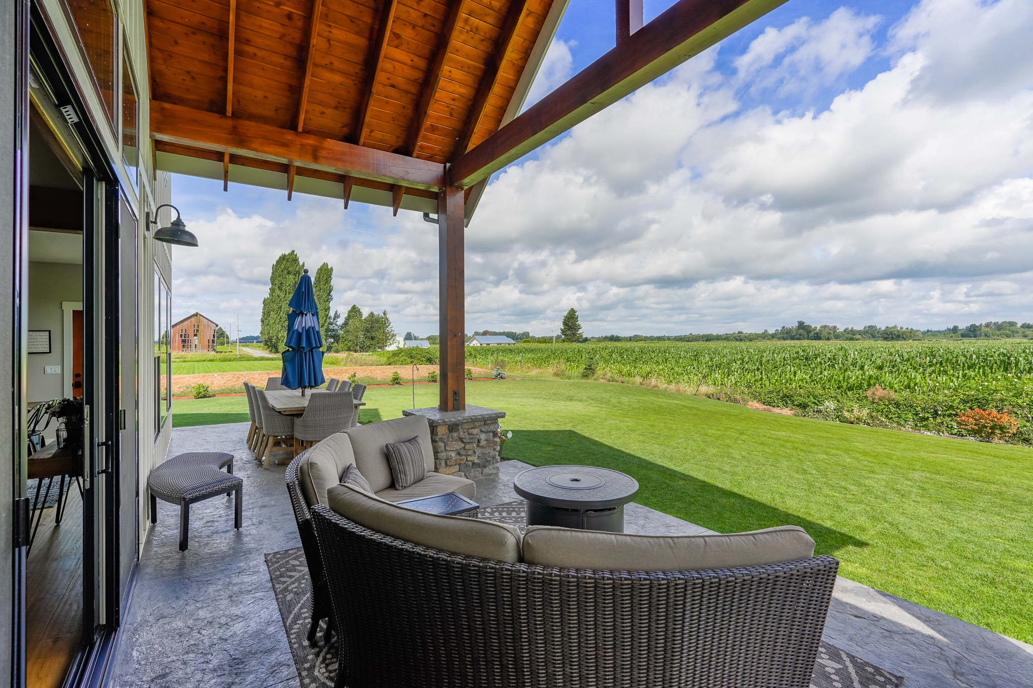 Contemporary Farmhouse 845
