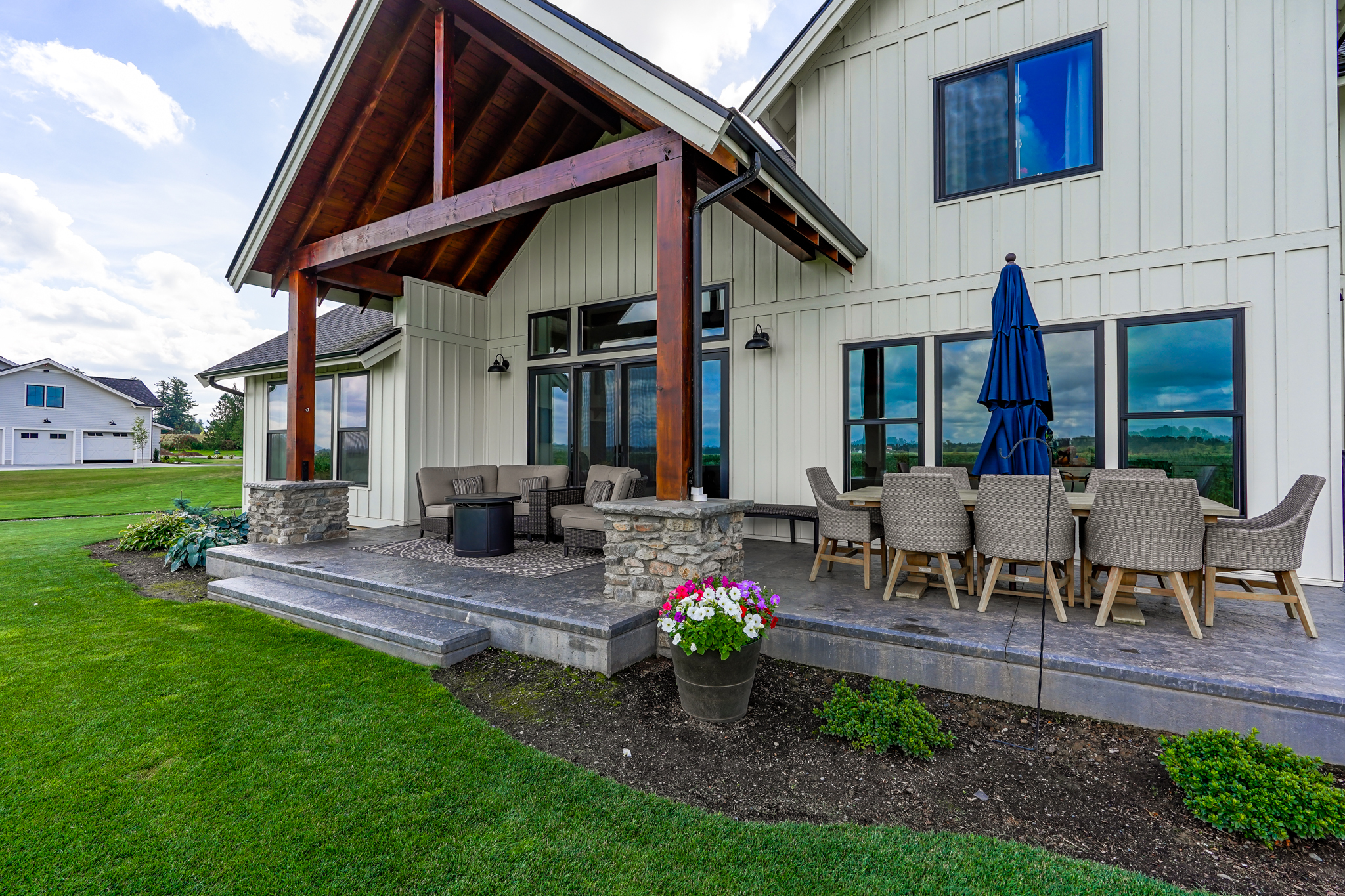 Contemporary Farmhouse 845