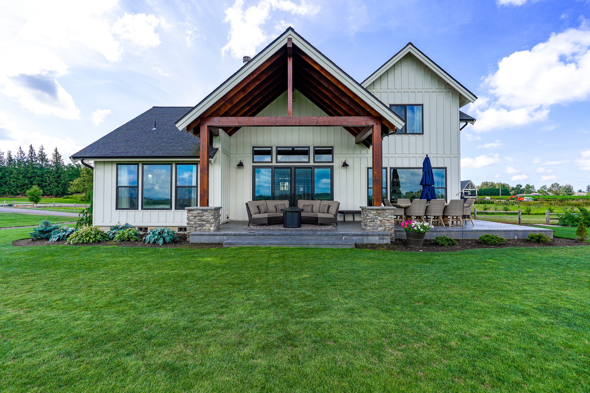 Contemporary Farmhouse 845