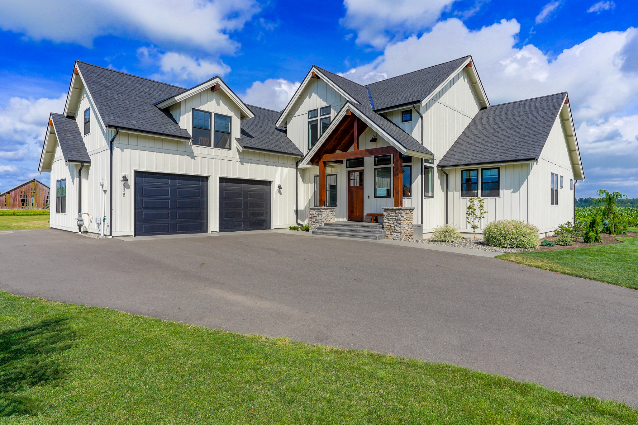 Contemporary Farmhouse 845