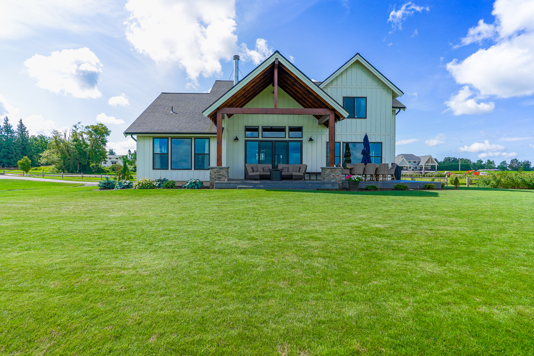 Contemporary Farmhouse 845