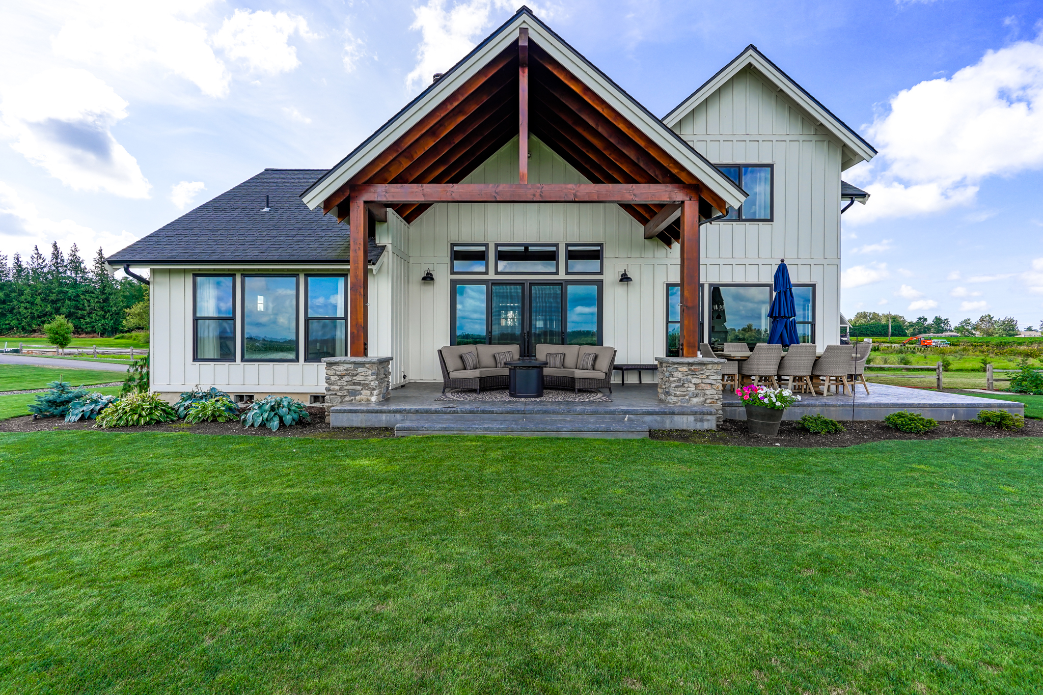 Contemporary Farmhouse 845
