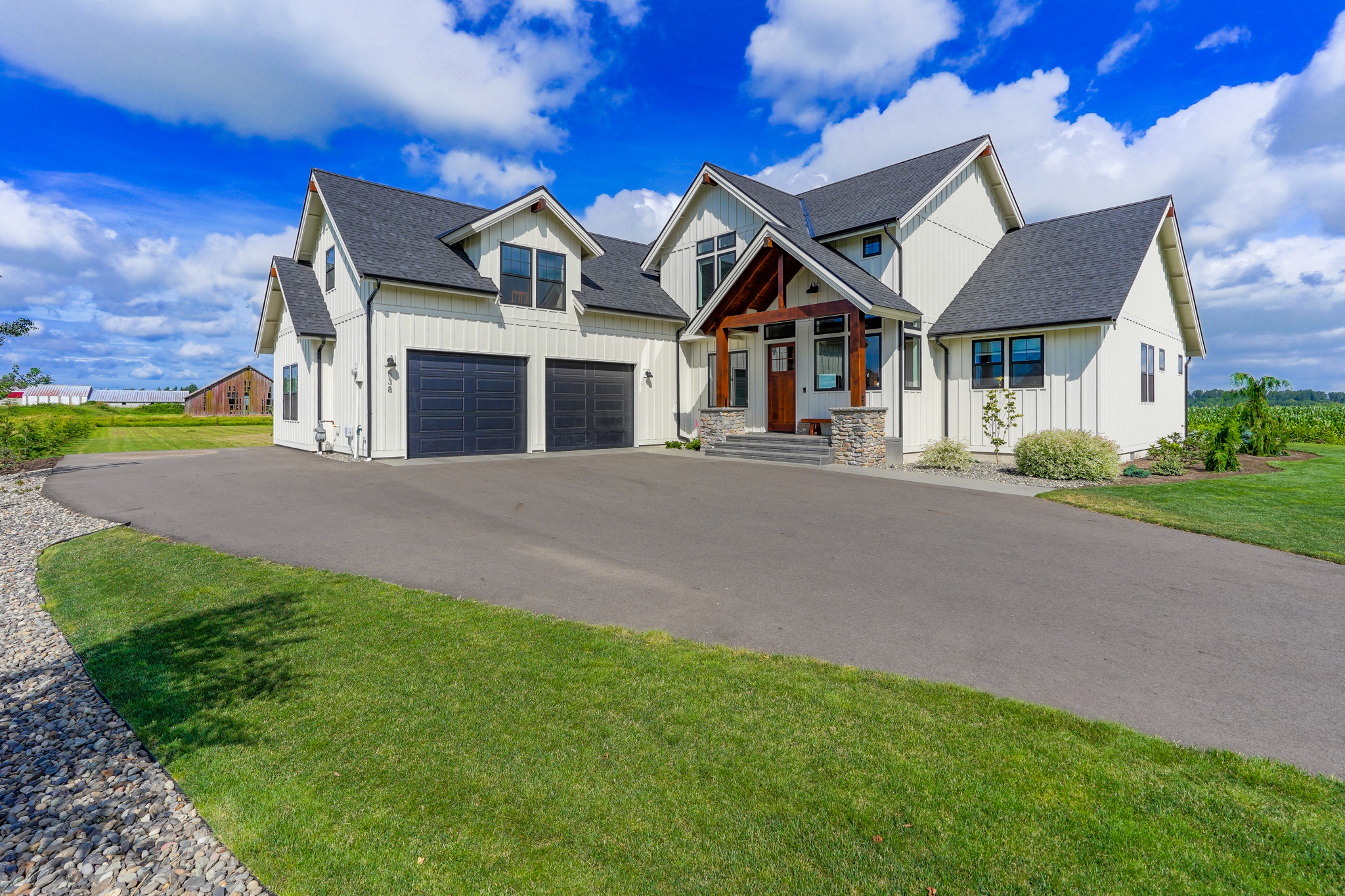 Contemporary Farmhouse 845