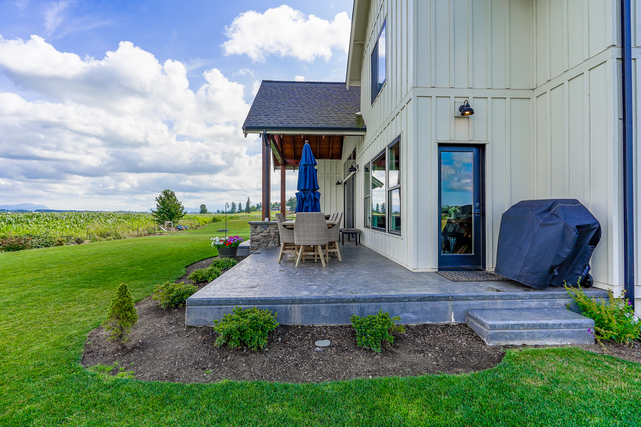 Contemporary Farmhouse 845
