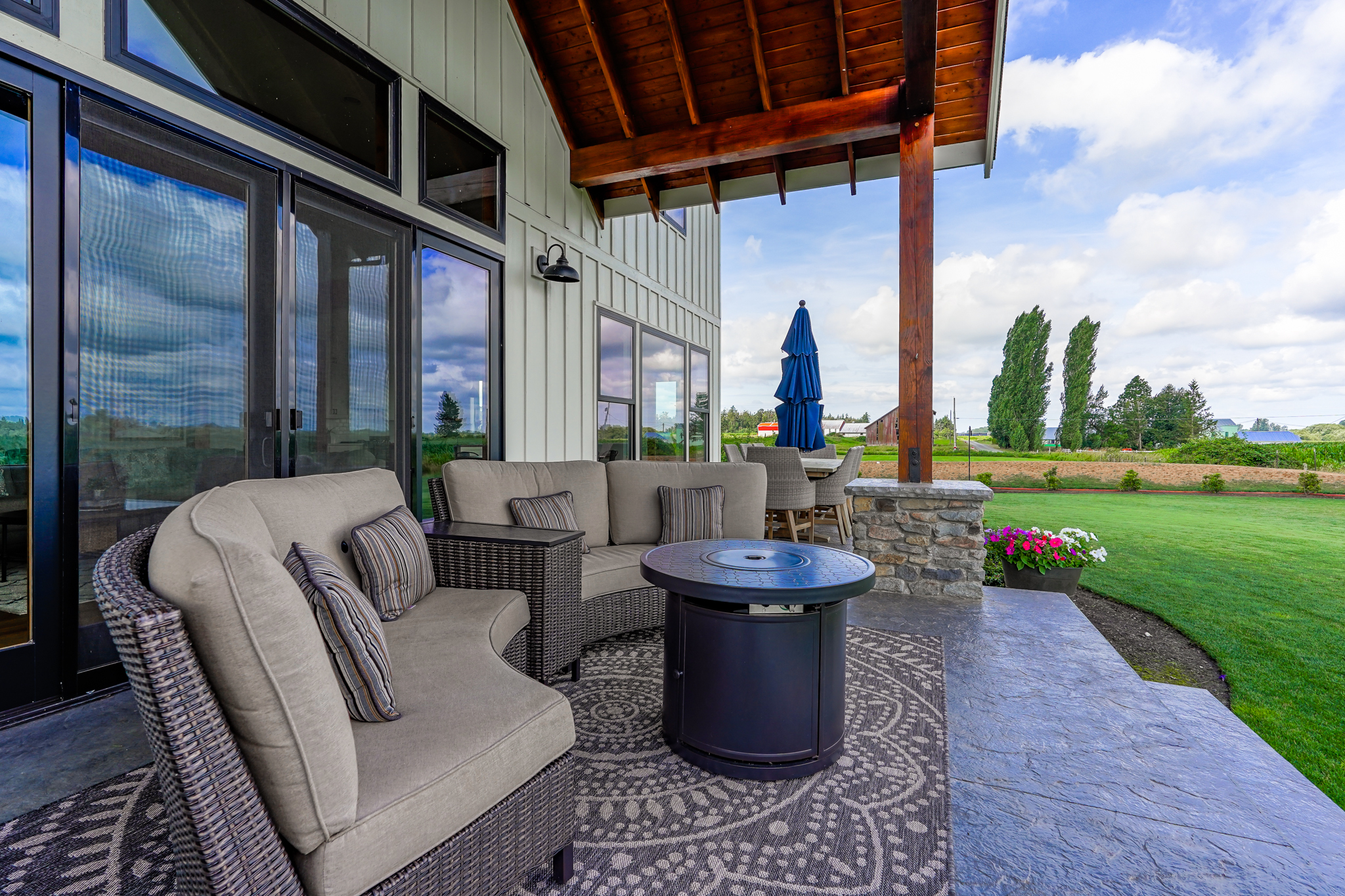 Contemporary Farmhouse 845