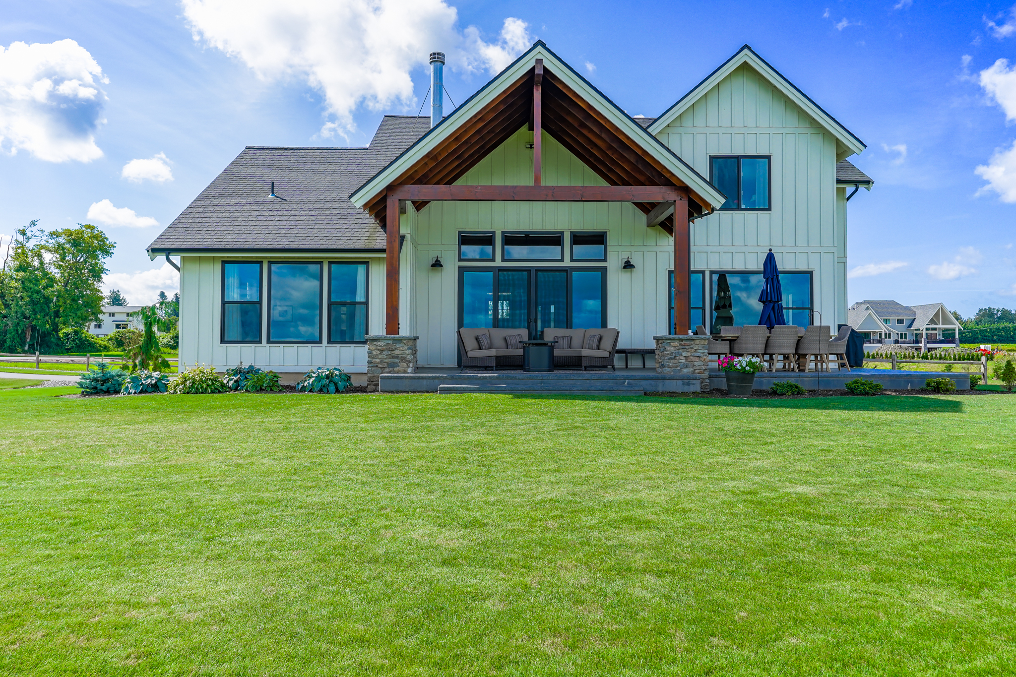 Contemporary Farmhouse 845