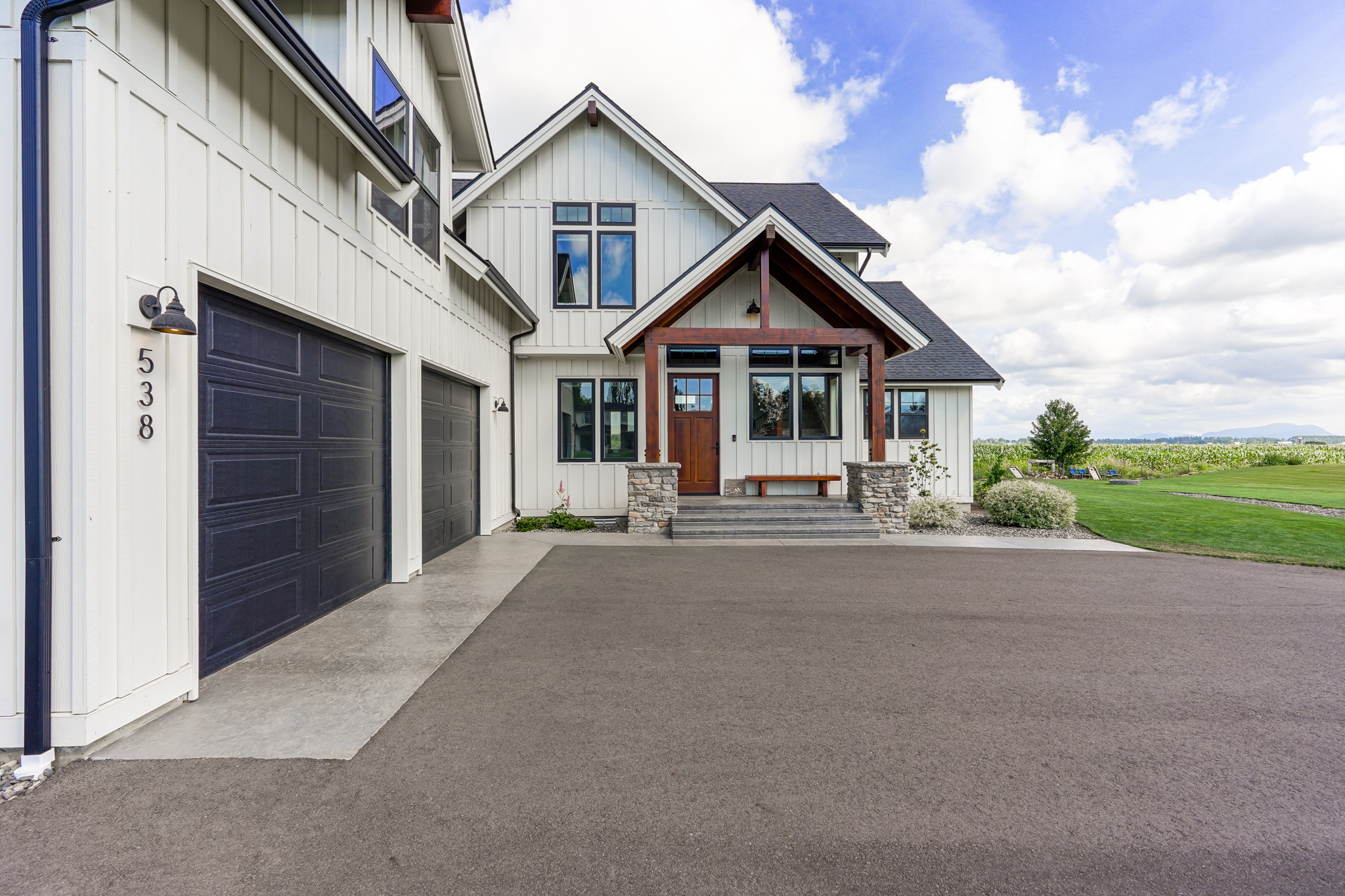 Contemporary Farmhouse 845