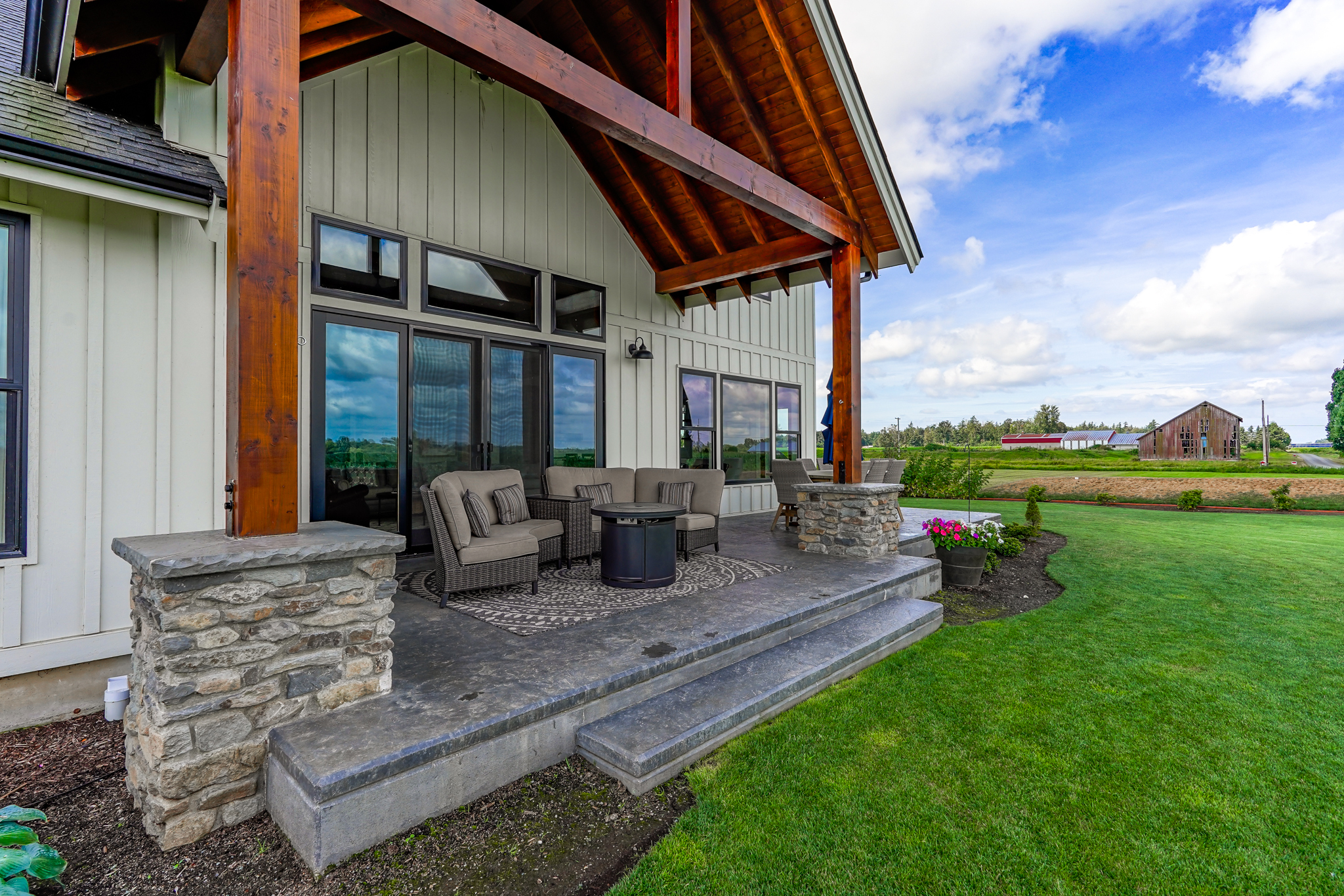 Contemporary Farmhouse 845