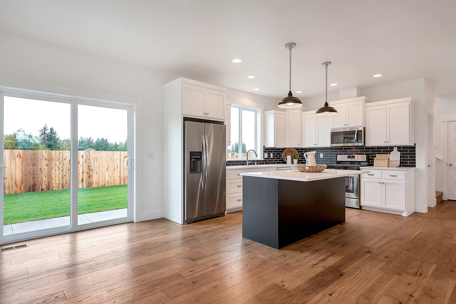 Contemporary Farmhouse 806