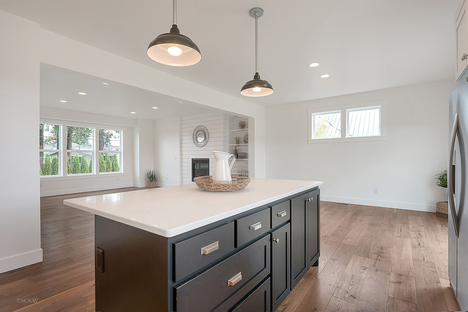 Contemporary Farmhouse 806
