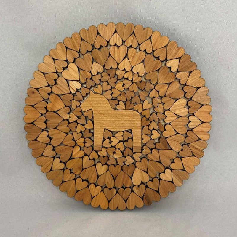 Alder Round Heat Resistant Board, Dala Horse
