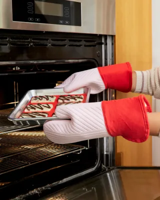 Oven Mitts &amp; Pot Holders