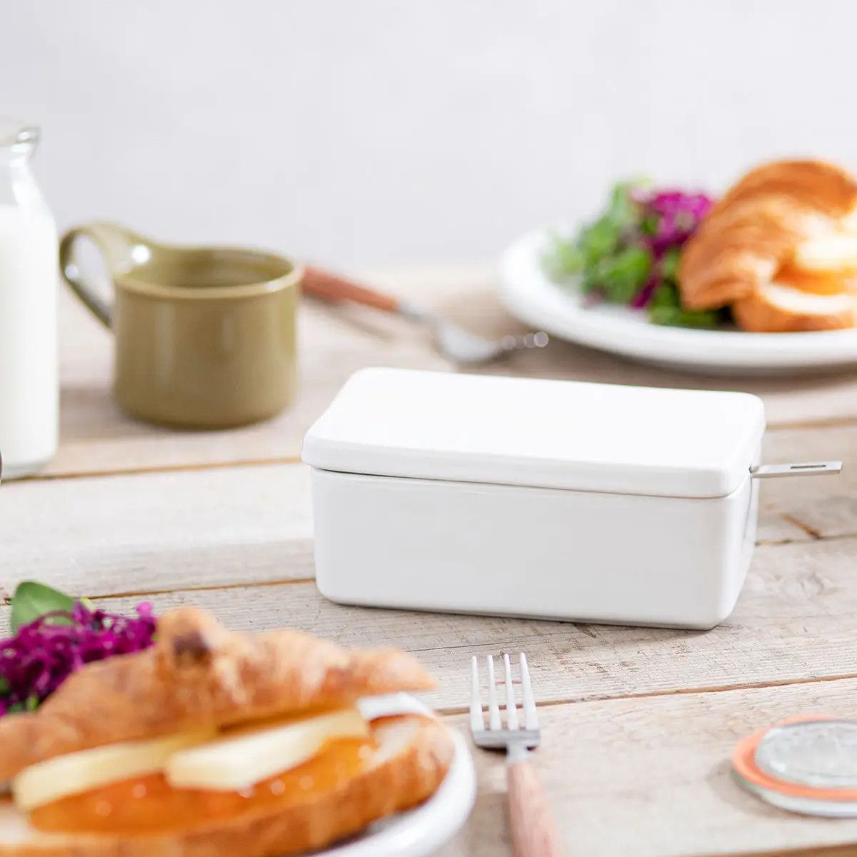 Zero Japan Butter Case With S.S Butter Knife - White