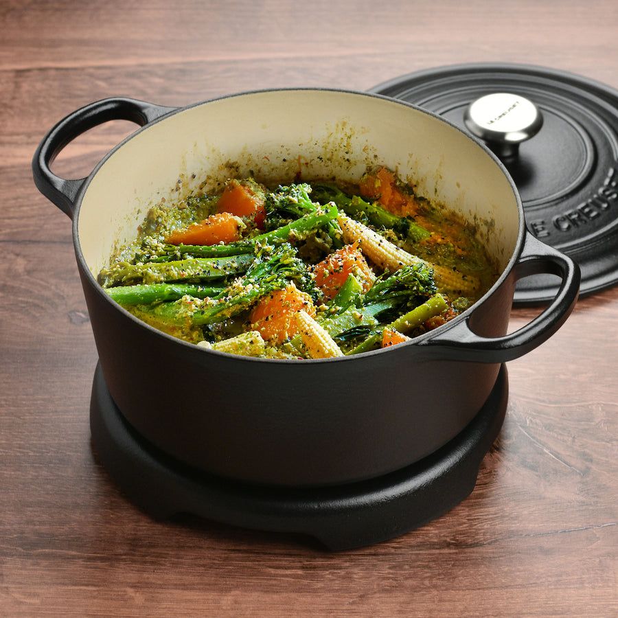 Signature Trivet - Licorice, 8.8&quot; | Le Creuset