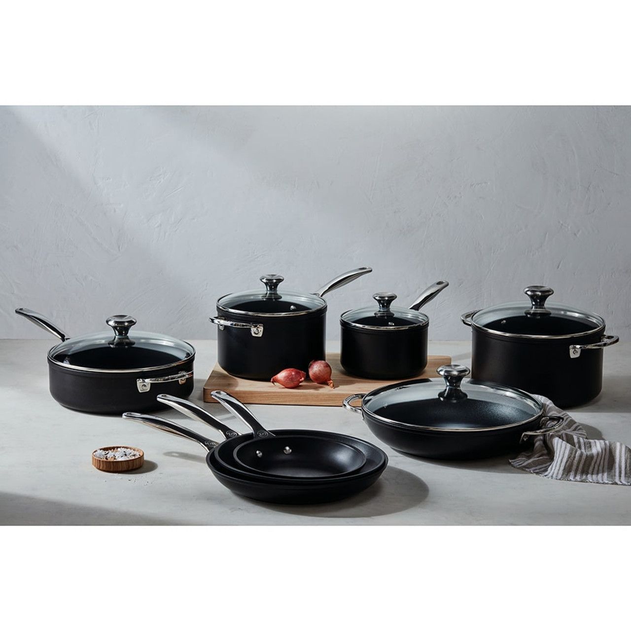 Toughened Nonstick PRO 13 Piece Set  (8&quot; Fry Pan, 10&quot; Fry Pan, 12&quot; Fry Pan, 2 qt. Saucepan w/ Lid, 4 qt. Saucepan w/ Lid, 4.25 qt. Saute Pan w/ Lid, 4 qt. Braiser w/ Lid, 6.3 qt. Stockpot w/ Lid) | Le