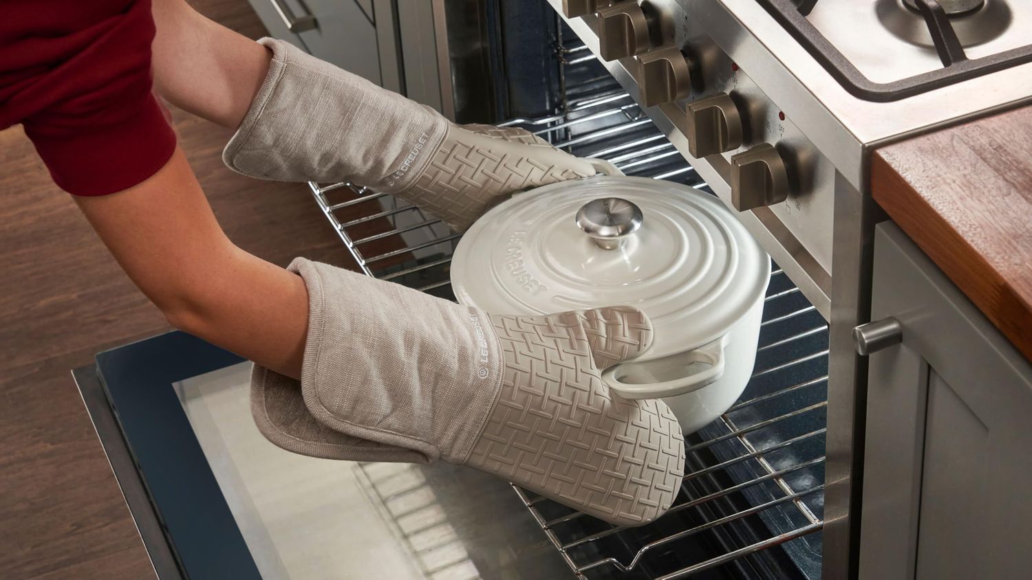 Oven Mitt 15 In Sable, 15&quot; | Le Creuset