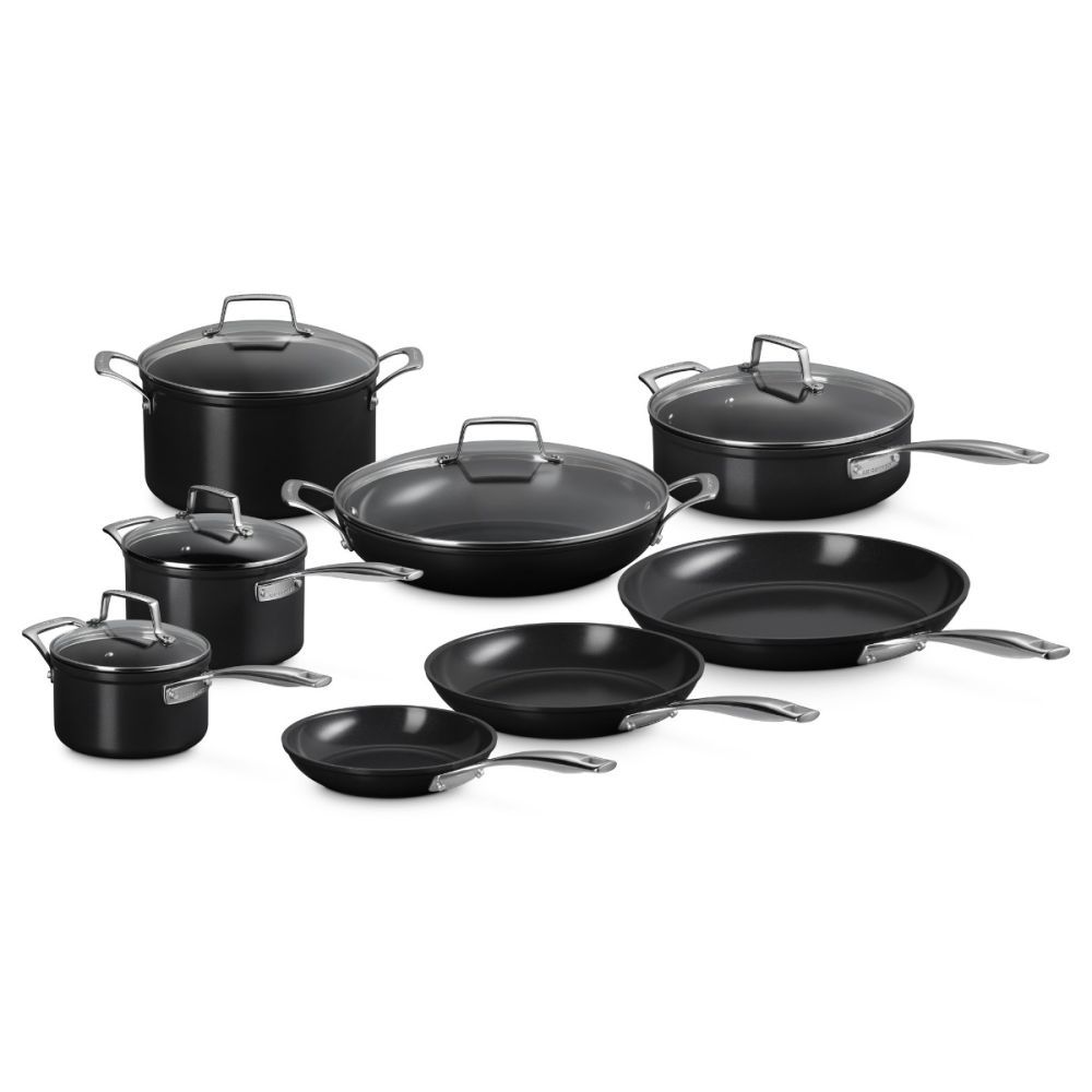 Essential Non-stick Ceramic 13-piece Cookware Set | Le Creuset