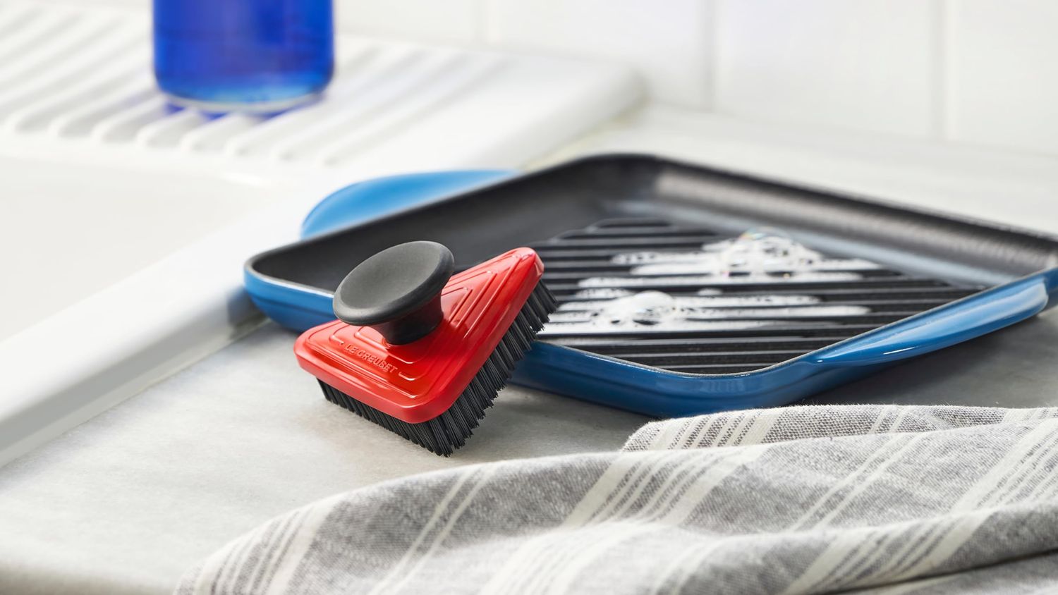 Triangle Grill Pan Brush  - Shiny Black, 3.7&quot; x 3.7&quot; | Le Creuset