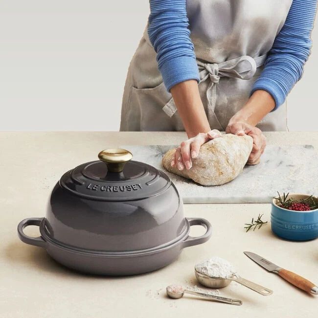 Signature Bread Oven - Oyster, 9.5&quot; (1.75 qt.) | Le Creuset