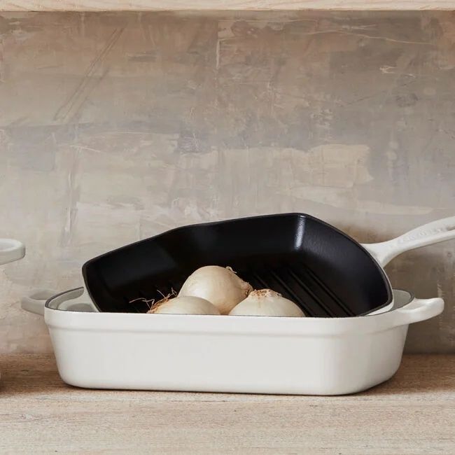 Signature Rectangular Roaster - Oyster, 5.25 qt. (11.7&quot; x 16.8&quot;) | Le Creuset