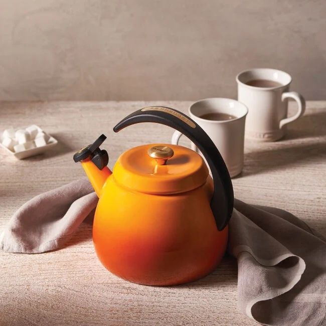 Cloche Kettle with Gold Knob - Cerise, 2.2 qt. | Le Creuset