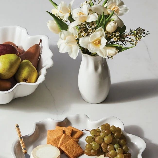 Small Vase - White, 6.5&quot; x 3.5&quot; | Le Creuset