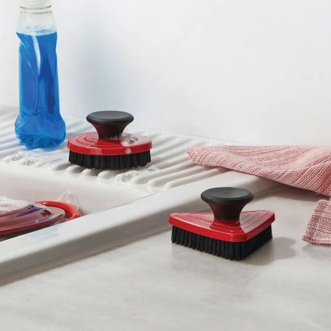 Nylon Brush - Cerise, 3 1/4&quot; x 3 1/4&quot; | Le Creuset