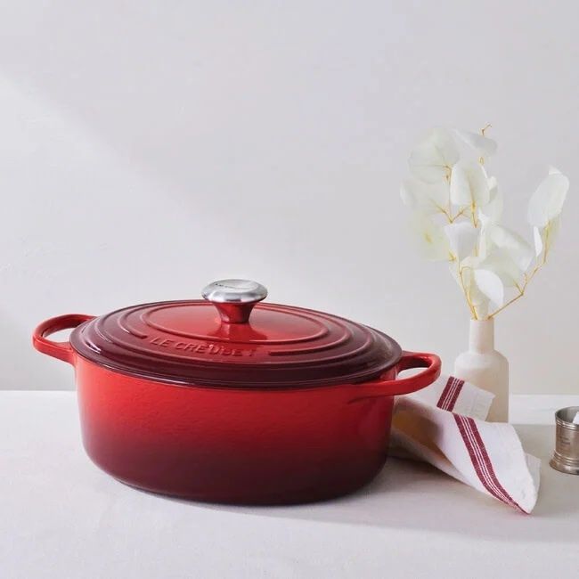 Signature Oval Dutch Oven - Cerise 5 qt. | Le Creuset