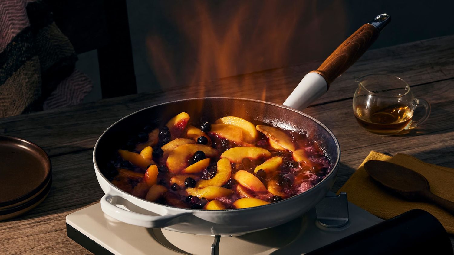 Signature Round Fry Pan 10.25 In Wood Handle Sea Salt  | Le Creuset