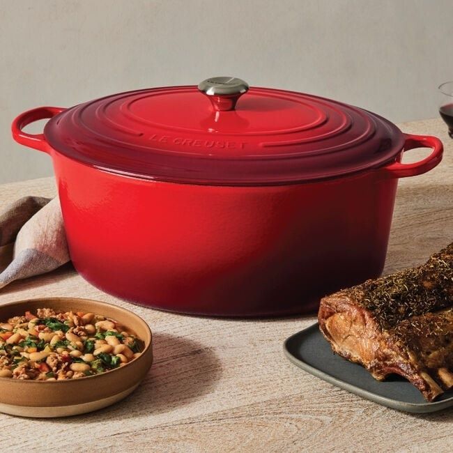Signature Oval Dutch Oven - Cerise 15.5 qt. | Le Creuset