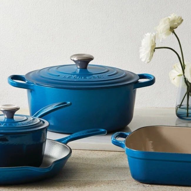 Signature Round Dutch Oven - Marseille 5.5 qt. | Le Creuset