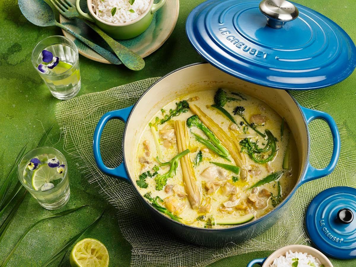 Signature Round Dutch Oven - Marseille 13.25 qt. | Le Creuset